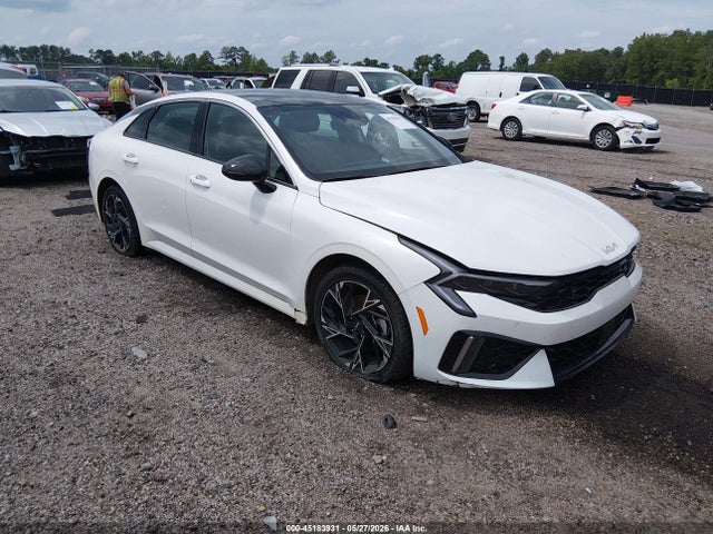 Salvage Kia K5 Image