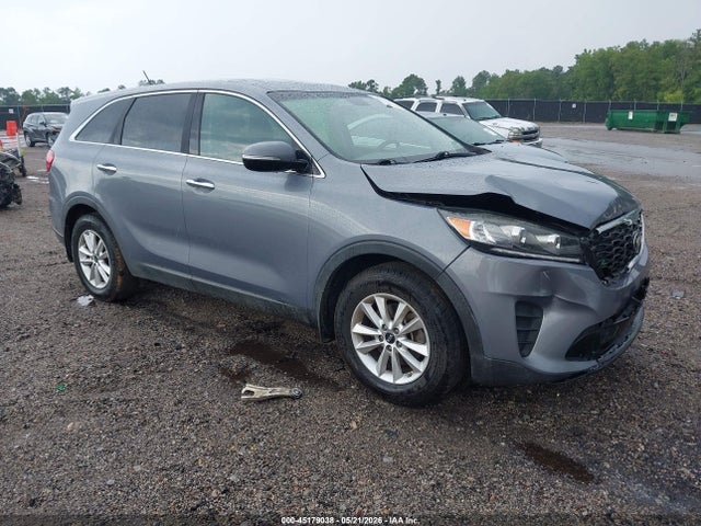 Salvage Kia Sorento Image