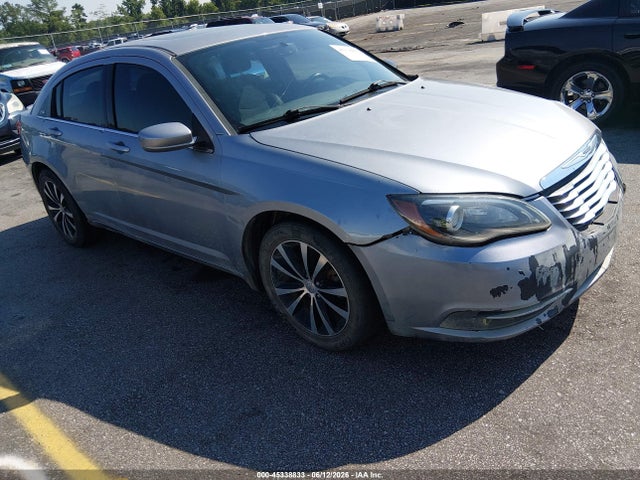 Salvage Chrysler 200 Image
