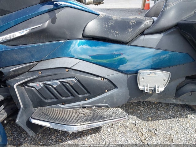 Can-Am Spyder Roadster