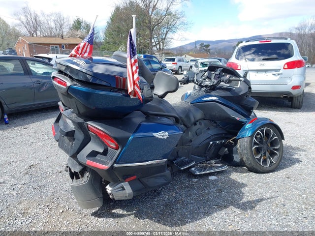 Can-Am Spyder Roadster