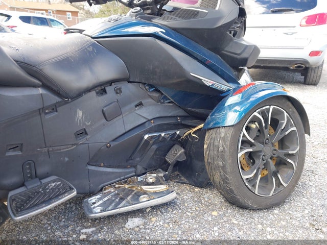 Can-Am Spyder Roadster