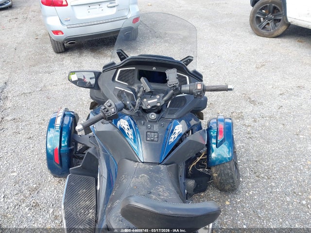 Can-Am Spyder Roadster
