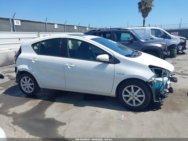 Toyota Prius c Three