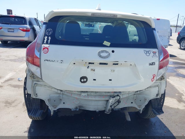Toyota Prius c Three