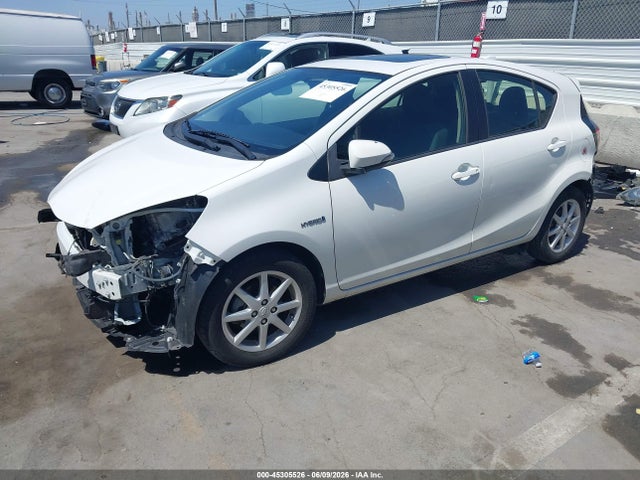 Toyota Prius c Three
