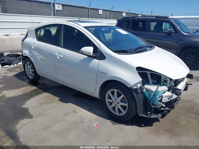 Salvage Toyota Prius c Image