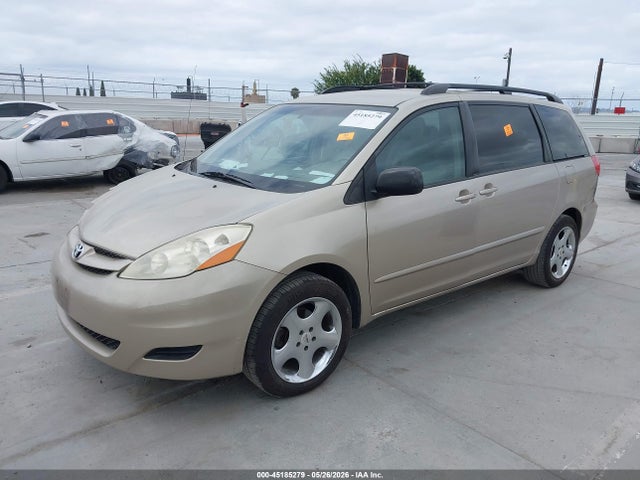 Toyota Sienna Le