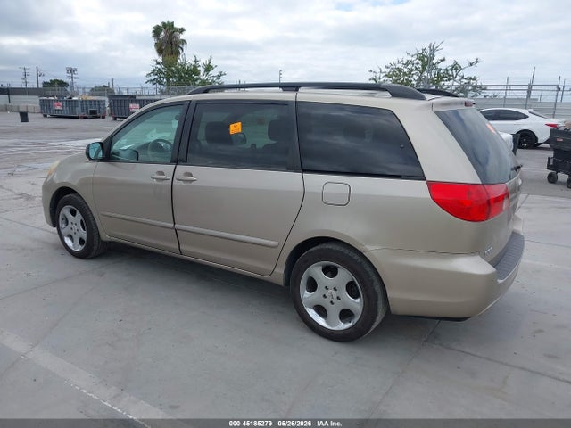 Toyota Sienna Le