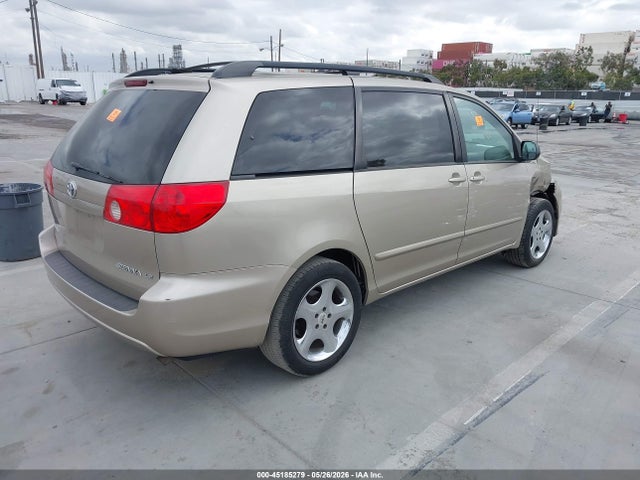 Toyota Sienna Le