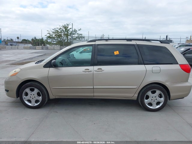Toyota Sienna Le