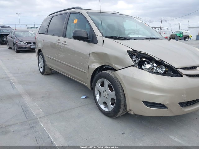 Toyota Sienna Le