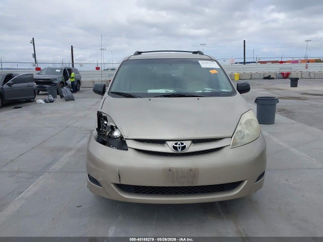 Toyota Sienna Le