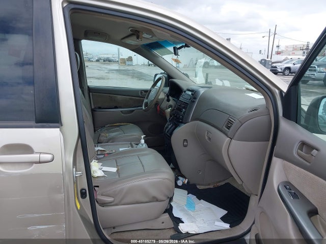 Toyota Sienna Le