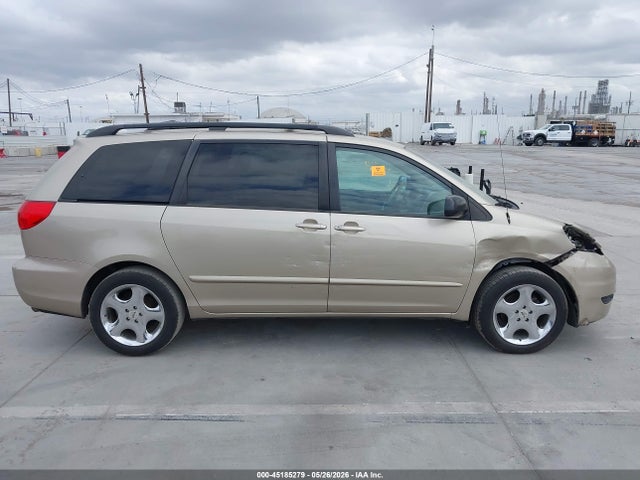 Toyota Sienna Le
