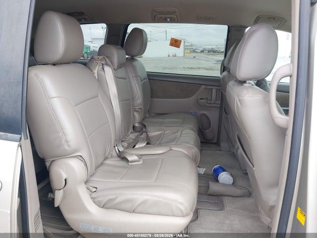 Toyota Sienna Le