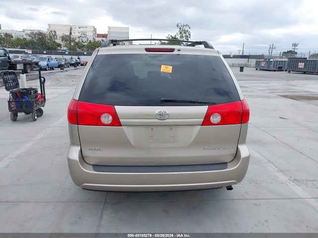 Toyota Sienna Le