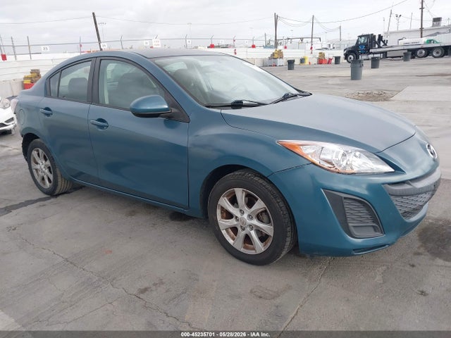 Salvage Mazda Mazda3 Image