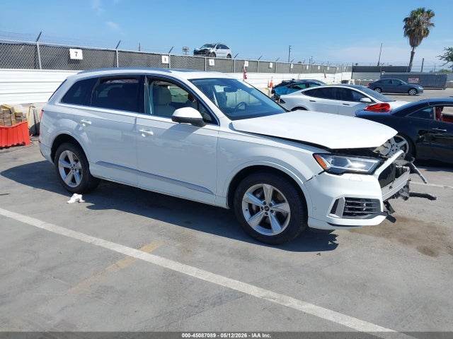 Salvage Audi Q7 Image