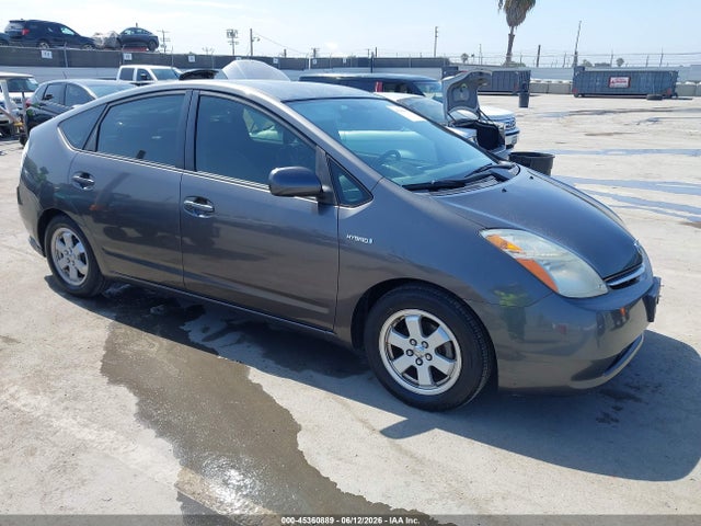 Salvage Toyota Prius Image