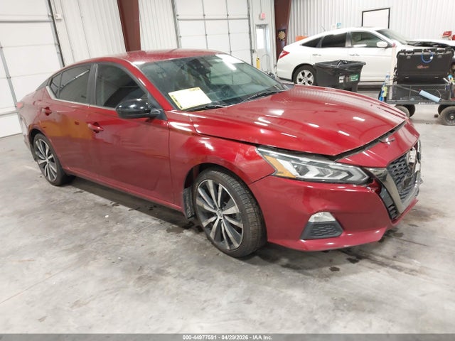 Salvage Nissan Altima Image