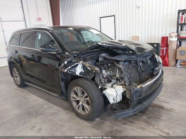 Salvage Toyota Highlander Image
