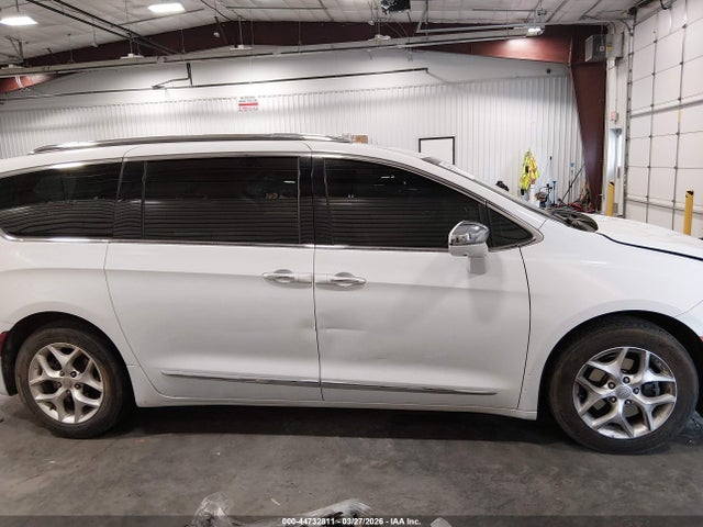 Chrysler Pacifica Limited