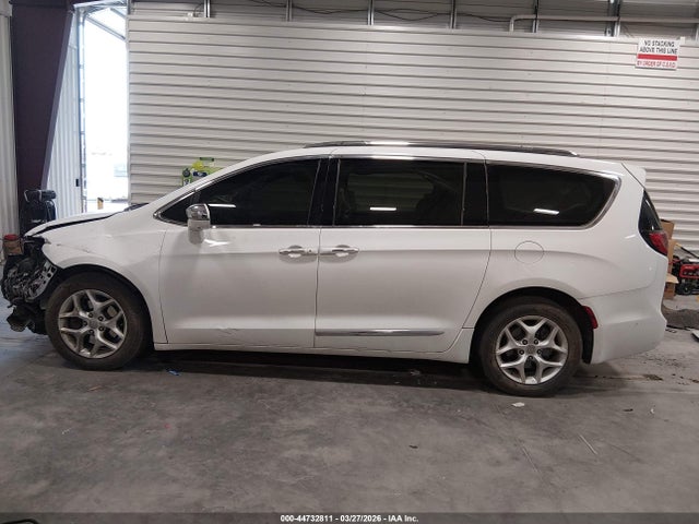 Chrysler Pacifica Limited