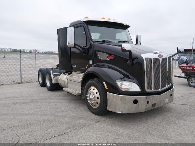 Salvage Peterbilt 579 Image