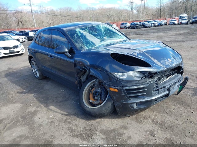 Salvage Porsche Macan Image