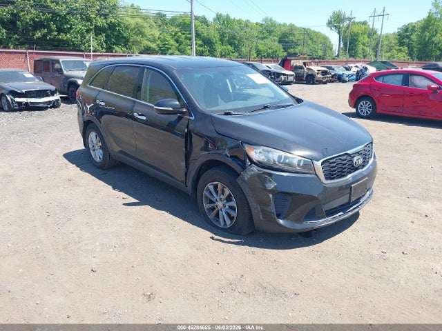 Salvage Kia Sorento Image