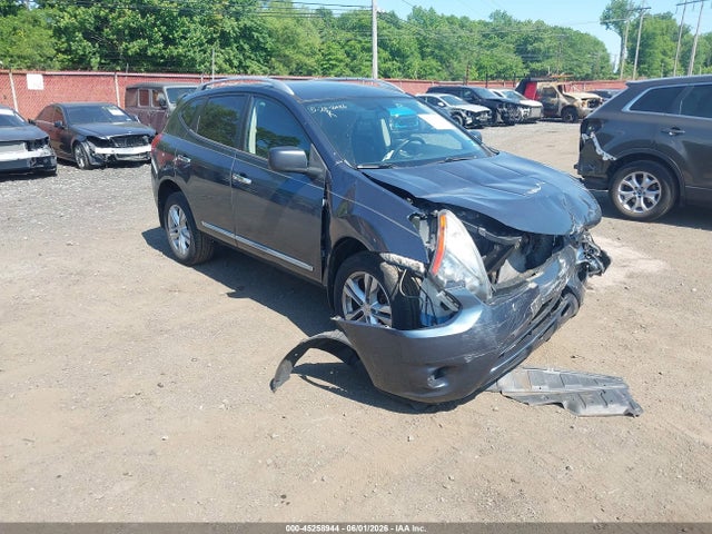 Salvage Nissan Rogue Image