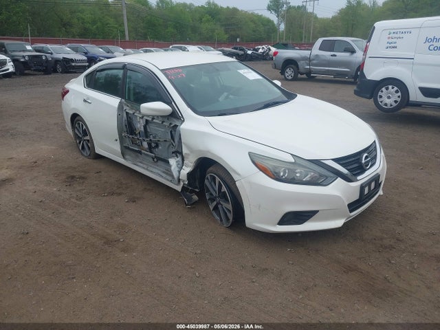 Salvage Nissan Altima Image