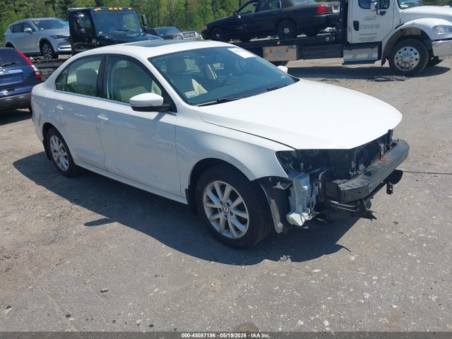 Salvage Volkswagen Jetta Image