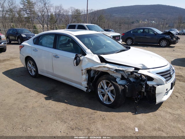 Salvage Nissan Altima Image