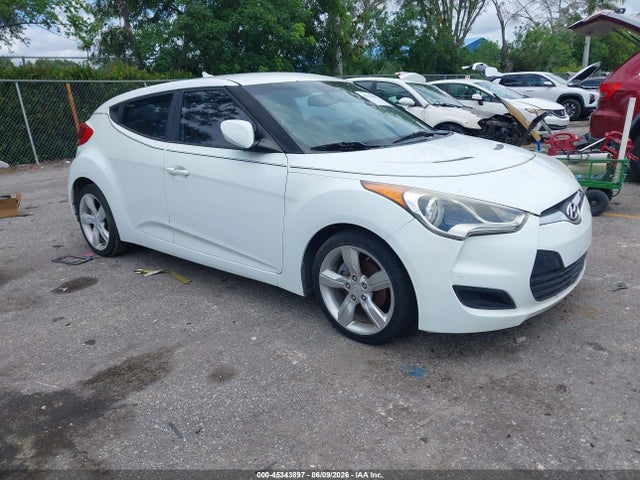 Salvage Hyundai VELOSTER Image