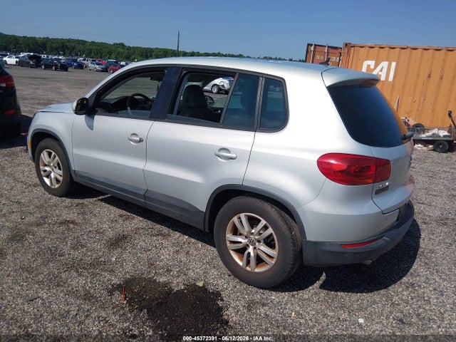 Volkswagen Tiguan S
