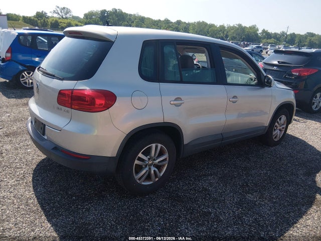 Volkswagen Tiguan S