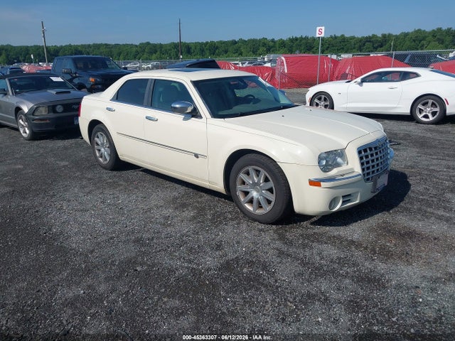 Salvage Chrysler 300c Image