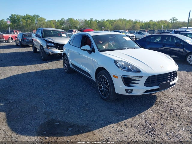 Salvage Porsche Macan Image