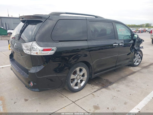 Toyota Sienna Se 8 Passenger