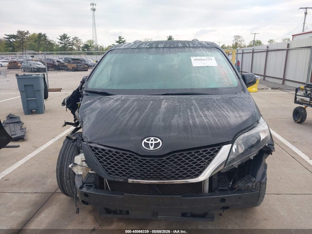 Toyota Sienna Se 8 Passenger