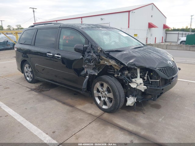 Toyota Sienna Se 8 Passenger