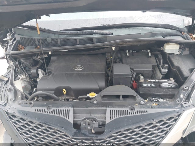 Toyota Sienna Se 8 Passenger