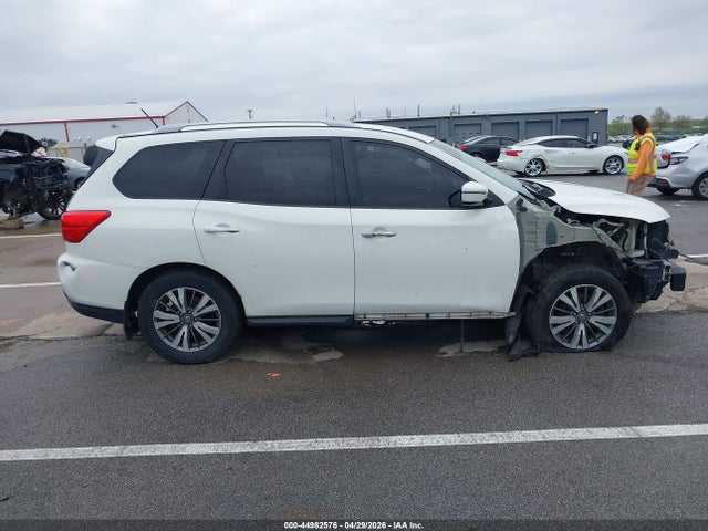Nissan Pathfinder S