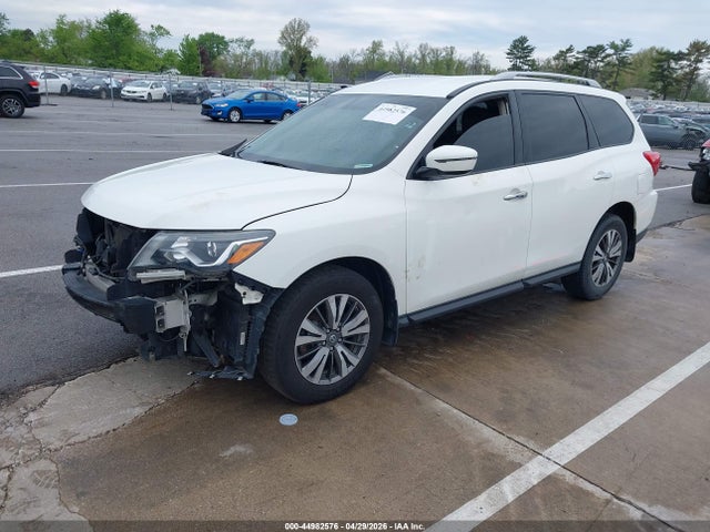 Nissan Pathfinder S