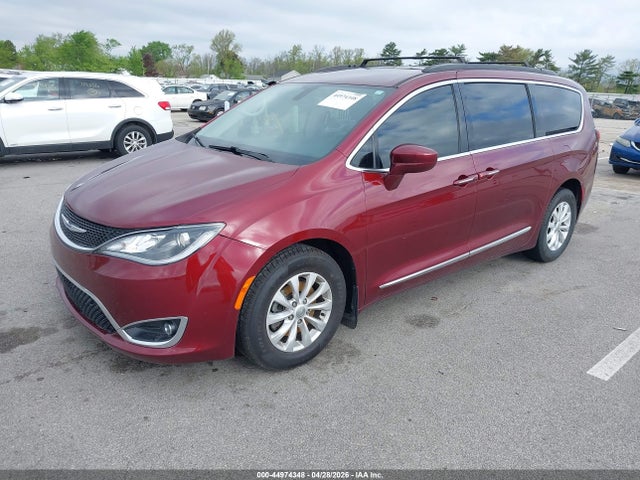 Chrysler Pacifica Touring-l