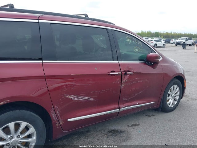 Chrysler Pacifica Touring-l