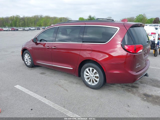 Chrysler Pacifica Touring-l