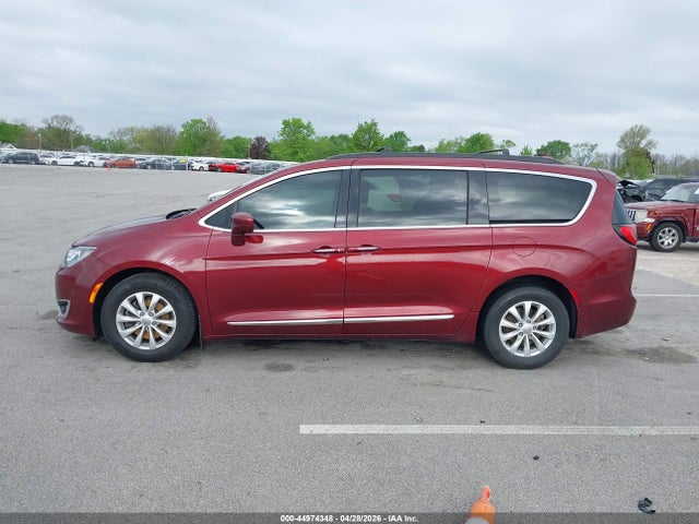 Chrysler Pacifica Touring-l
